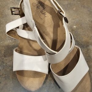 Life Stride Women's Cream Sandals